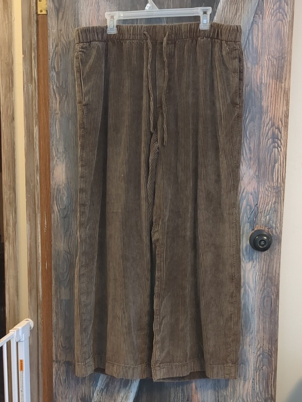 American Eagle Outfitters Wide-Leg Brown Corduroy Pants